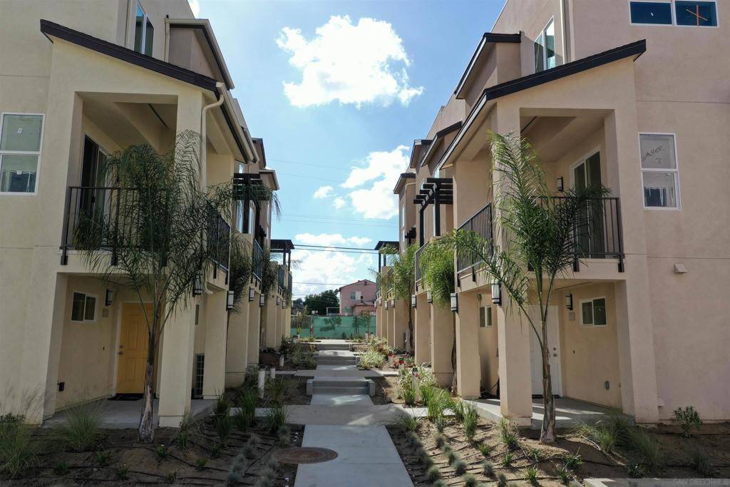 San Diego, CA 92114,5282 Naranja Street 10