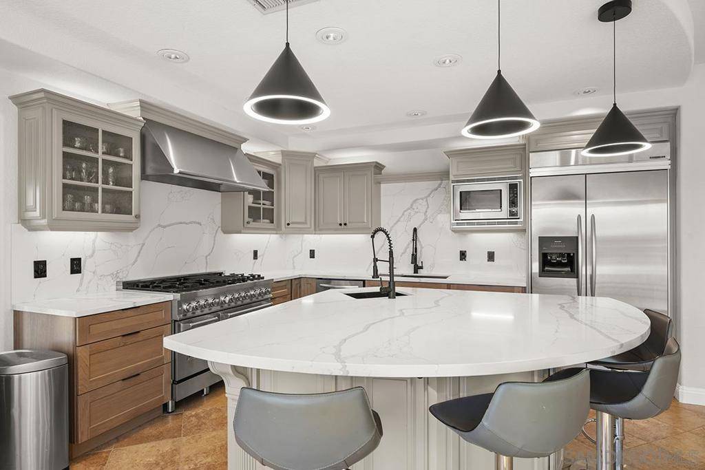 Bonita, CA 91902,376 Canyon Ridge