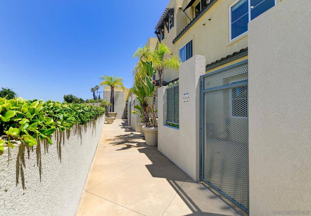 La Mesa, CA 91942,7705 El Cajon Blvd #Unit 4