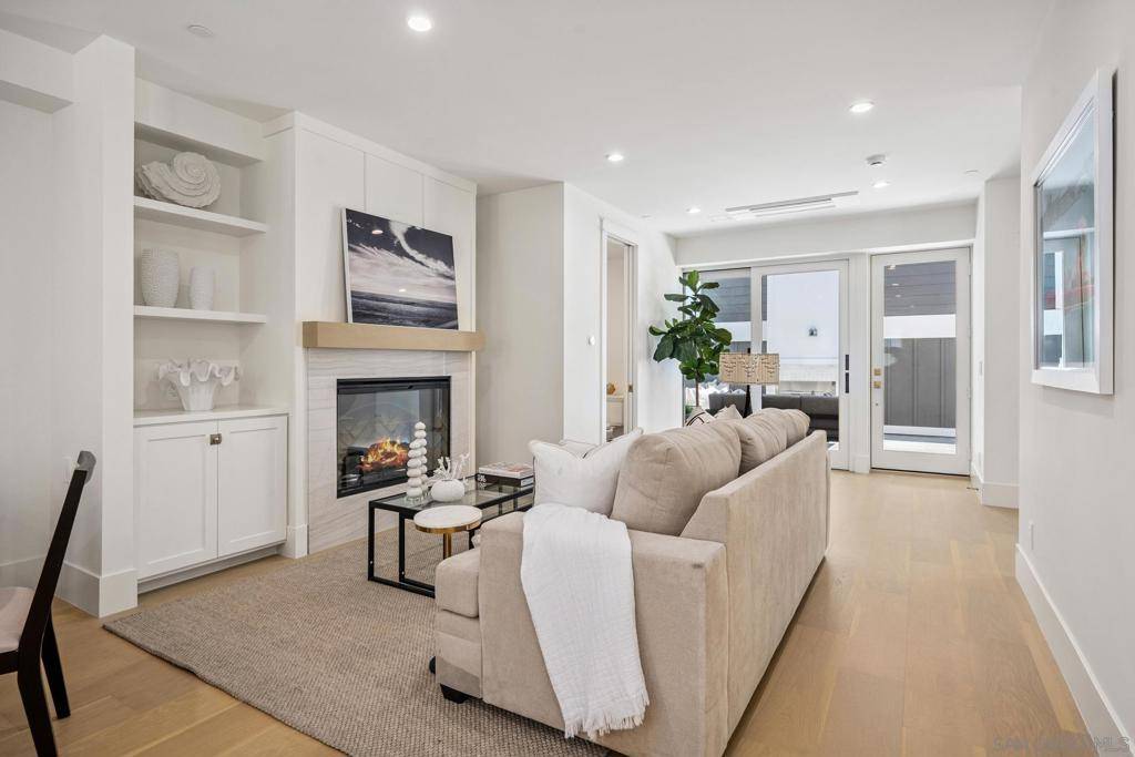 Coronado, CA 92118,743 G Avenue