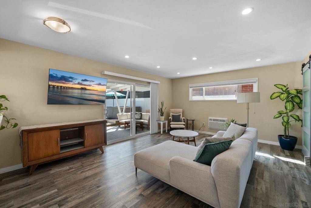 San Diego, CA 92117,4125 Chippewa Ct