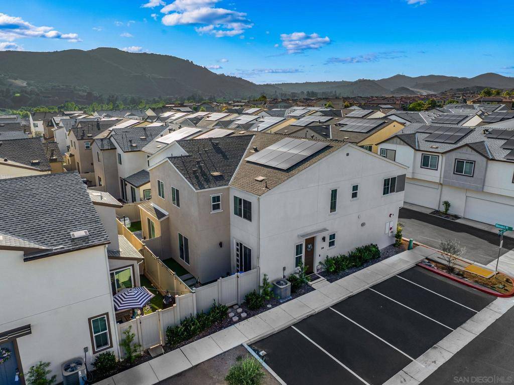 Fallbrook, CA 92028,239 Blended Place