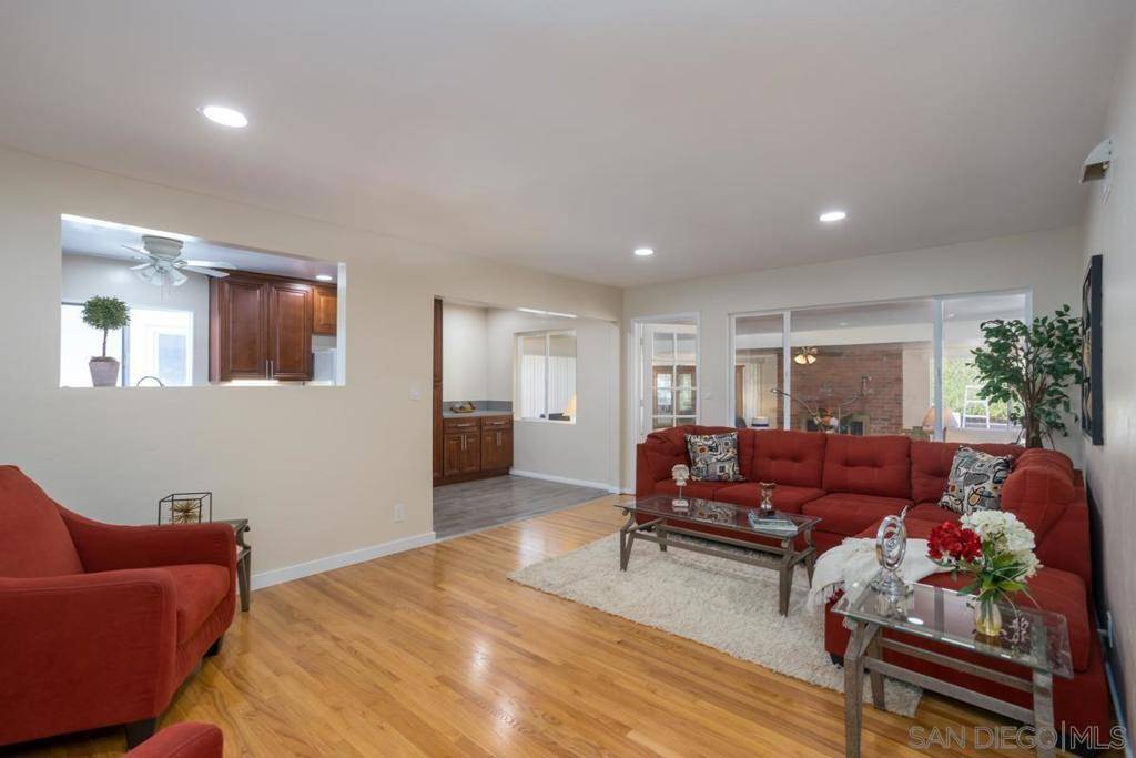 San Diego, CA 92139,6359 Rustic