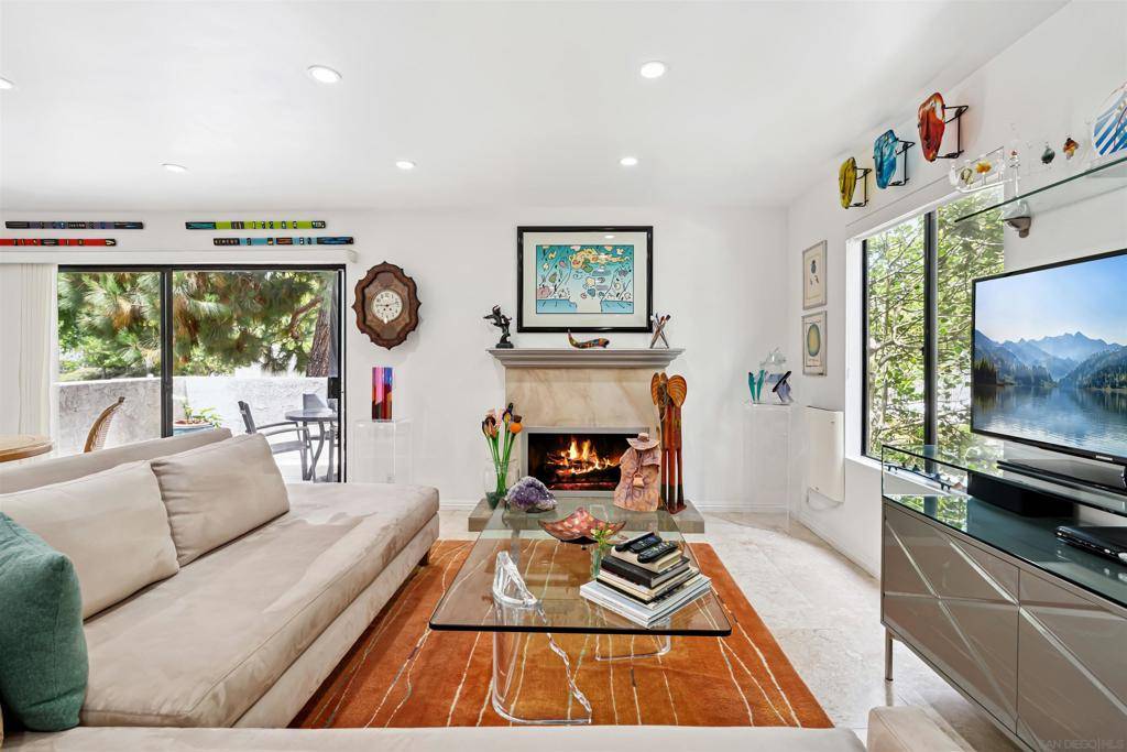 La Jolla, CA 92037,8482 Via Sonoma #18
