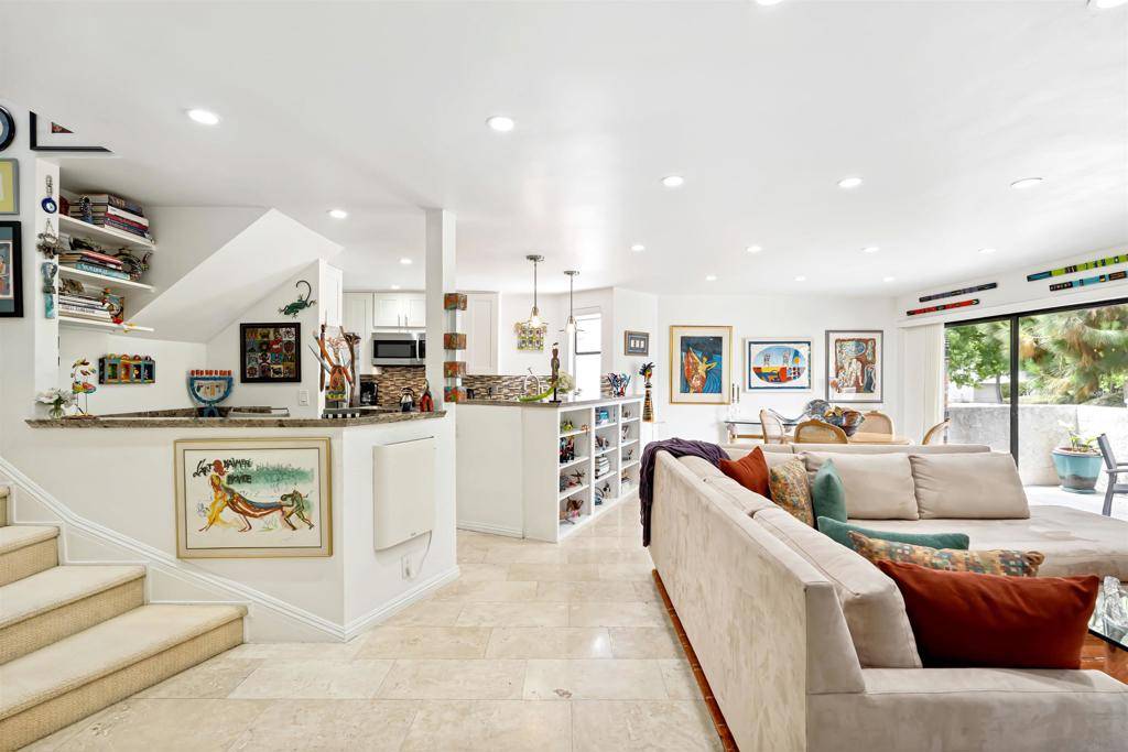 La Jolla, CA 92037,8482 Via Sonoma #18