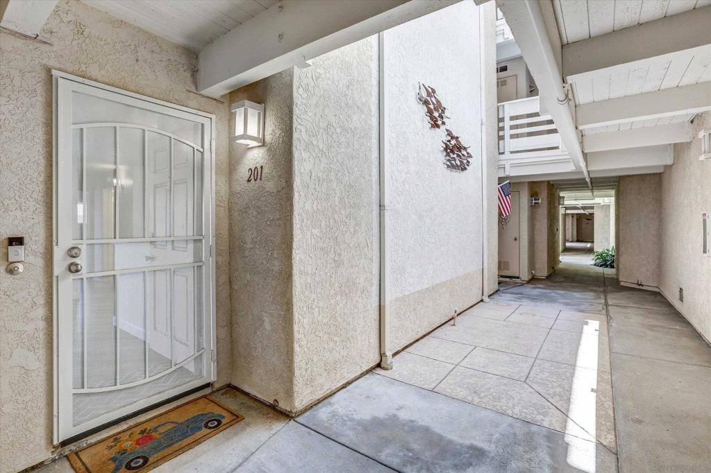 San Diego, CA 92111,7027 Camino Degrazia #201