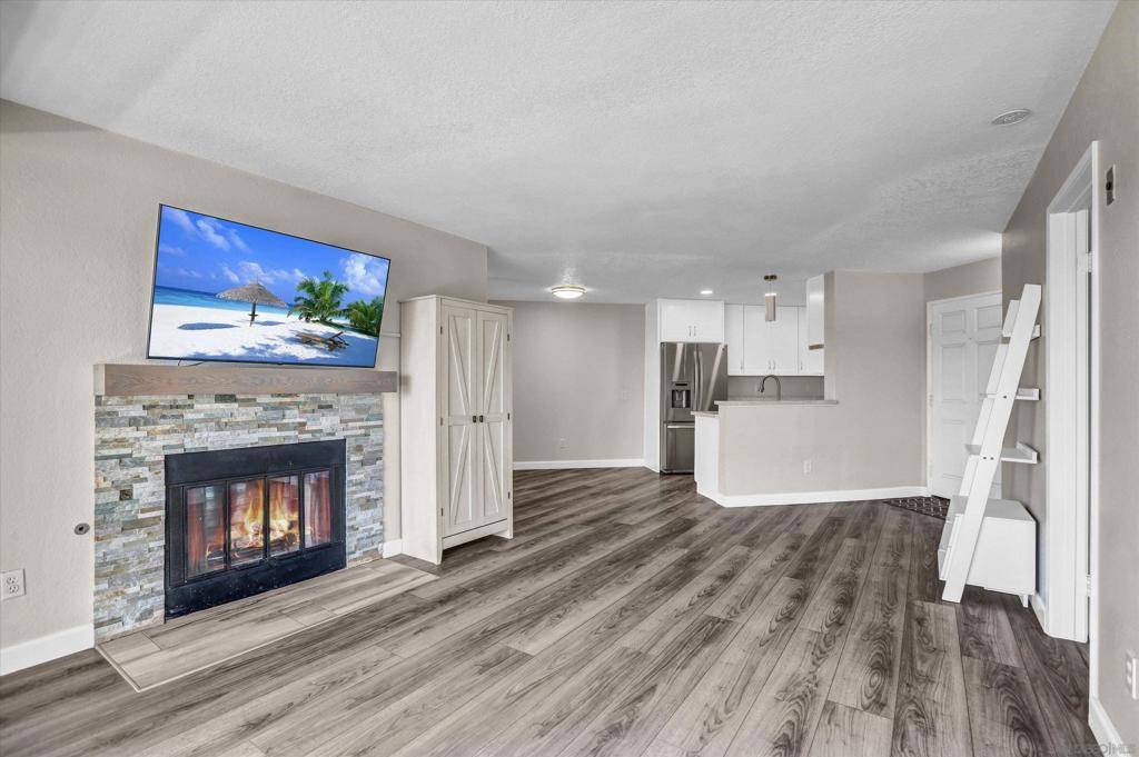 San Diego, CA 92111,7027 Camino Degrazia #201