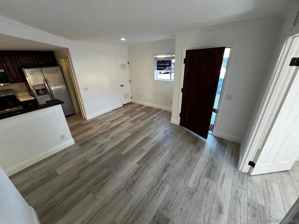 San Diego, CA 92122,3979 Nobel Dr #305