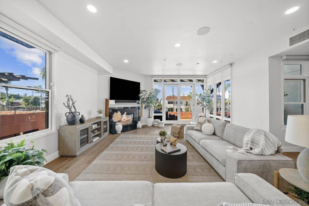 Coronado, CA 92118,141 Orange Ave #202