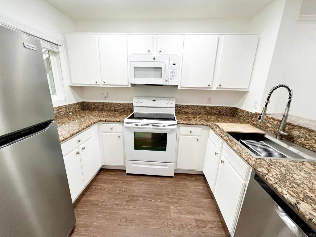San Diego, CA 92122,7545 Charmant Dr #1309