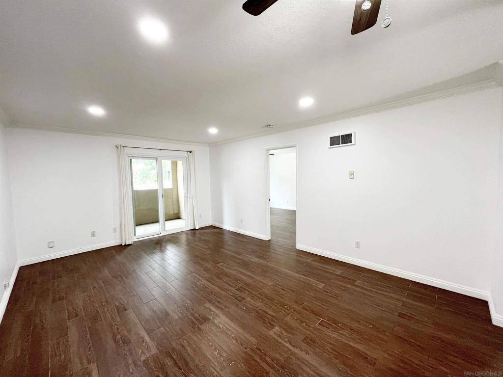 San Diego, CA 92122,7545 Charmant Dr #1309