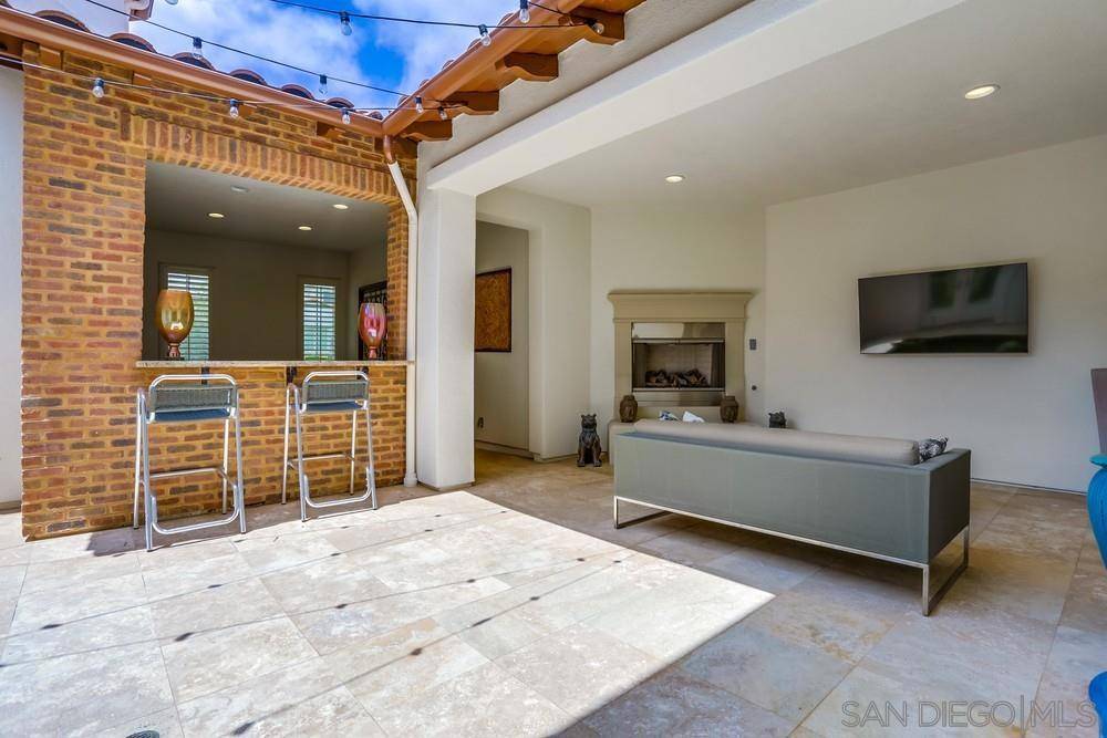 Carlsbad, CA 92009,6977 Corte Langosta