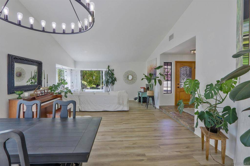 Ramona, CA 92065,15549 Vista Vicente Dr