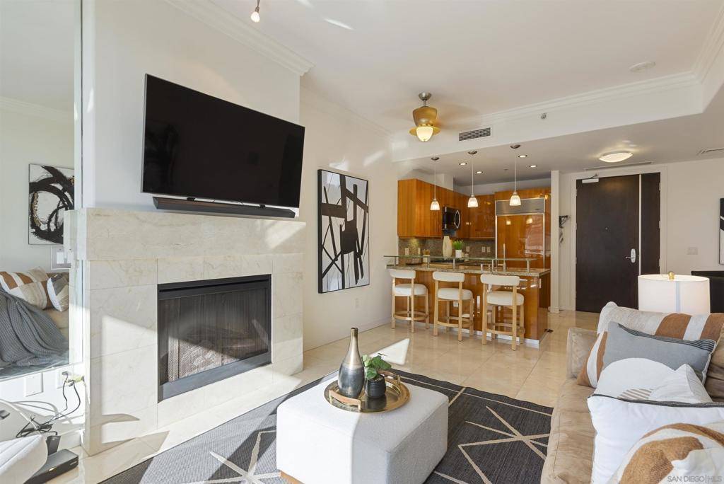 San Diego, CA 92101,550 Front St #407