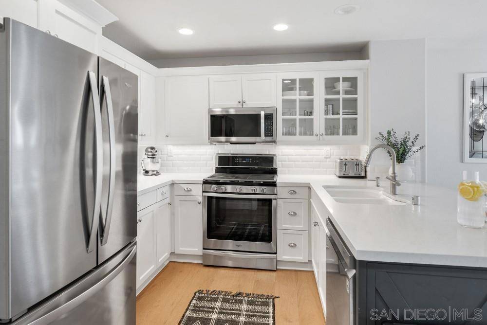 San Diego, CA 92110,3514 Shoreline Bluff Ln