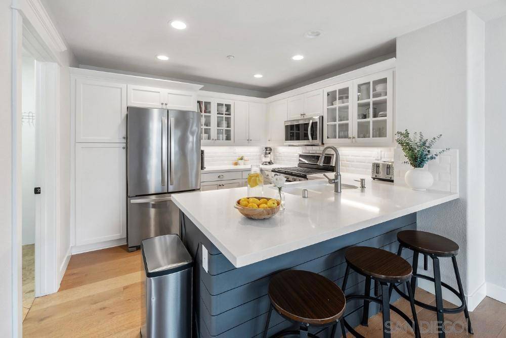 San Diego, CA 92110,3514 Shoreline Bluff Ln