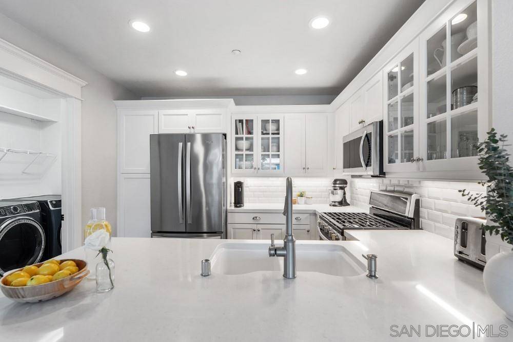 San Diego, CA 92110,3514 Shoreline Bluff Ln