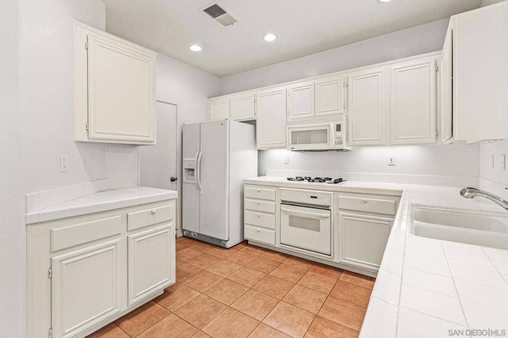 La Jolla, CA 92122,5544 Renaissance