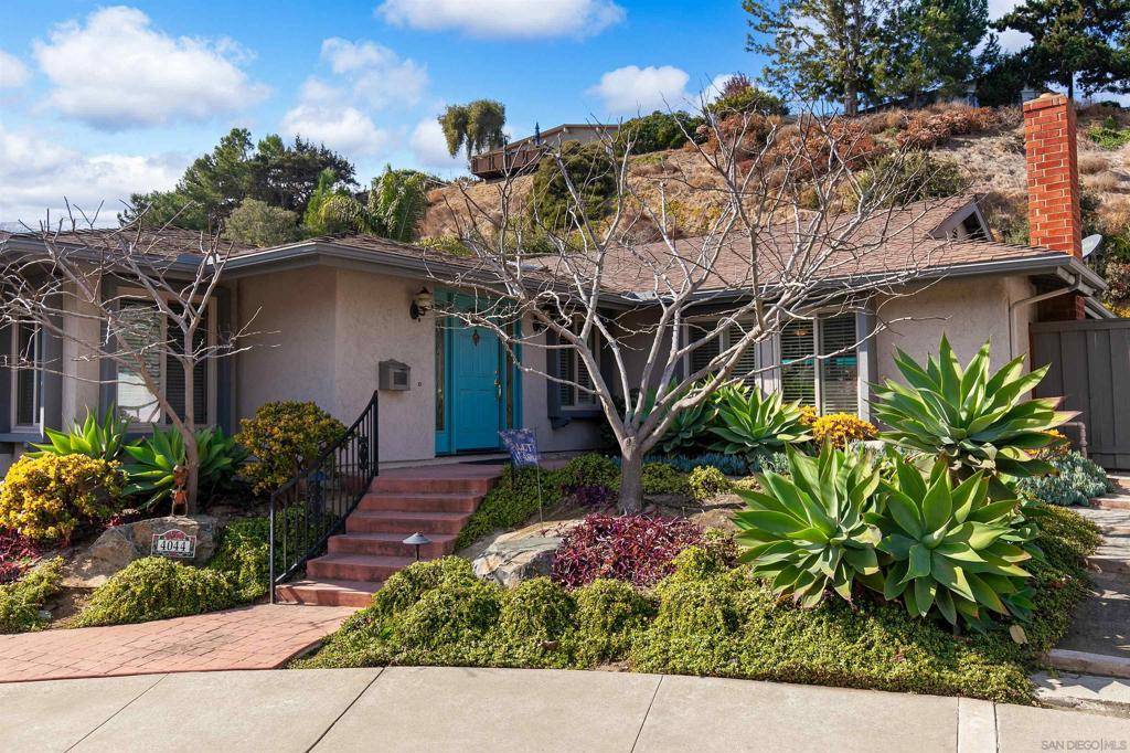 San Diego, CA 92117,4044 Via del Conquistador
