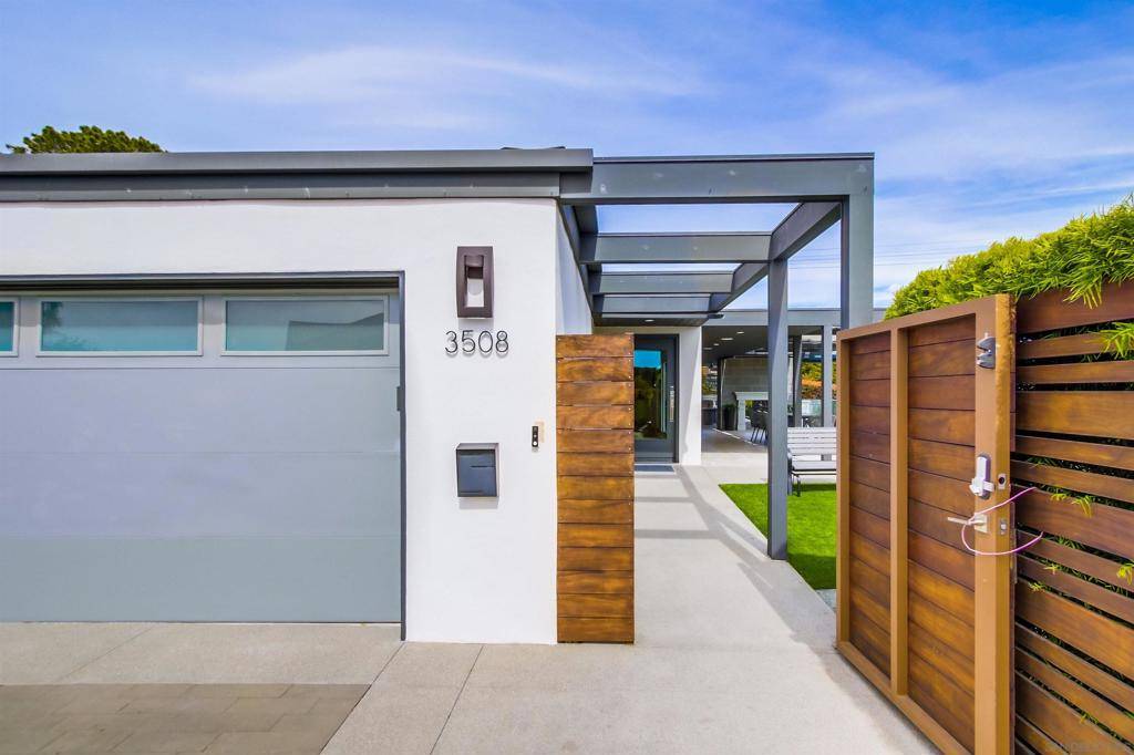 San Diego, CA 92106,3508 Lowell Way