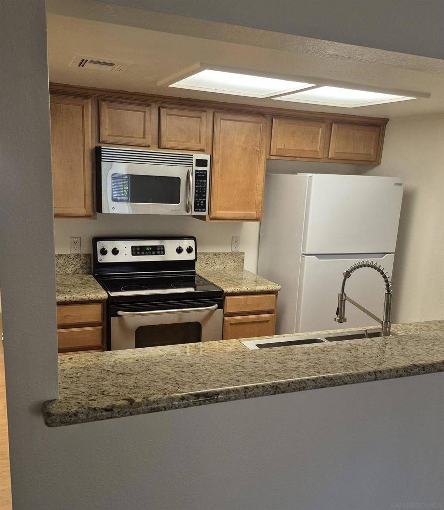 San Diego, CA 92128,15048 Avenida Venusto #255