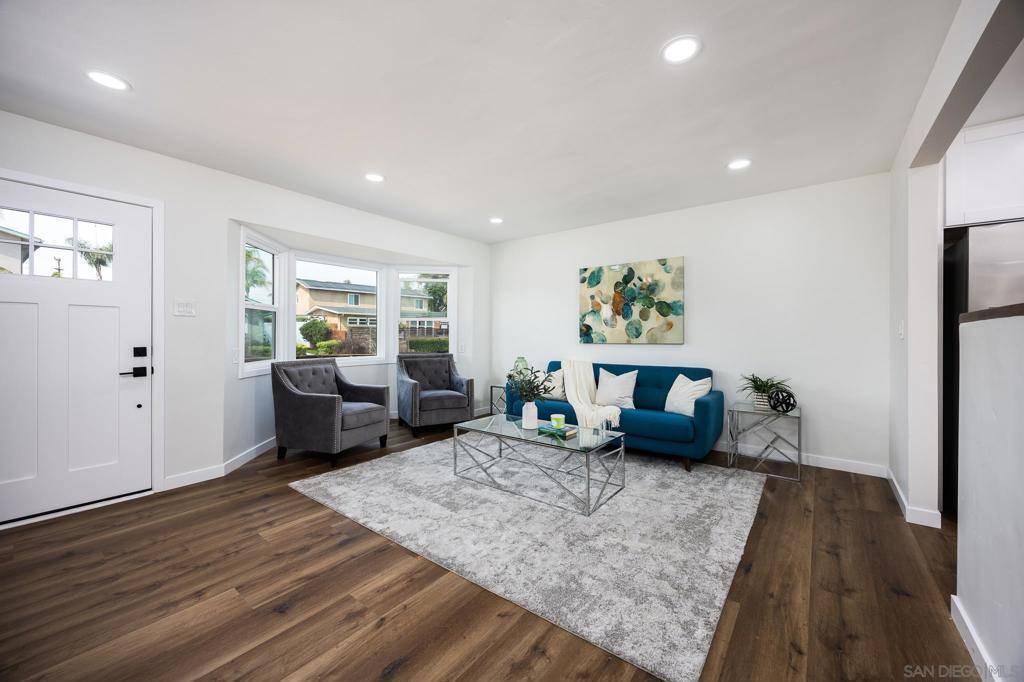 San Diego, CA 92117,3366 Neosho Pl