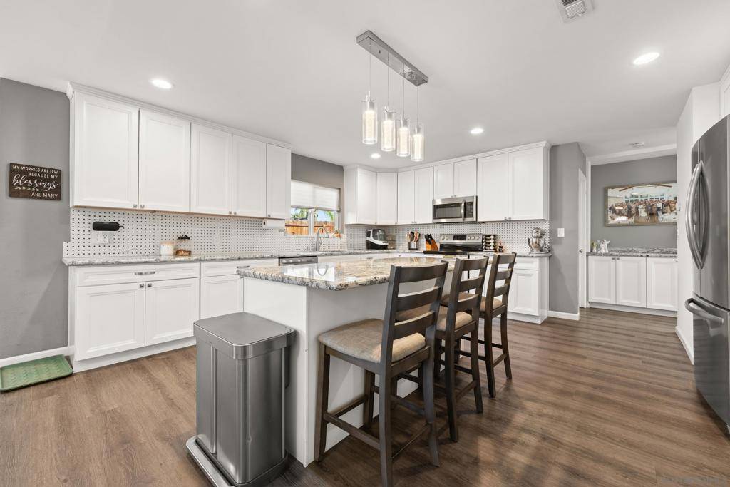 Lakeside, CA 92040,13011 Laurel St