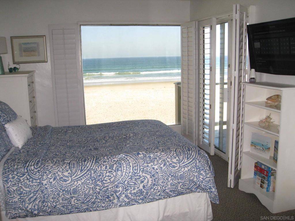 San Diego, CA 92109,3755 Ocean Front Walk