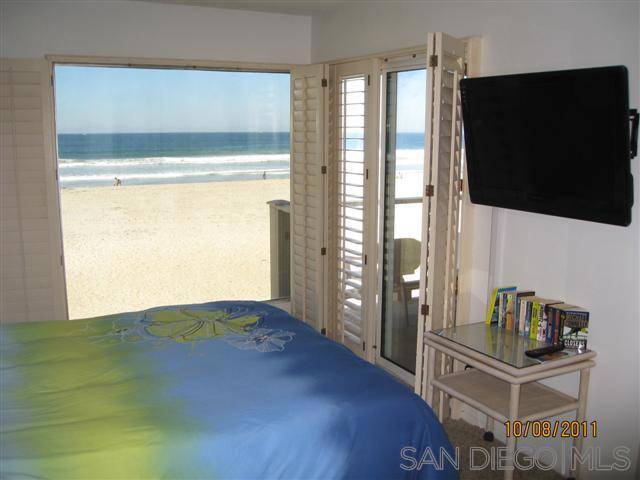 San Diego, CA 92109,3755 Ocean Front Walk