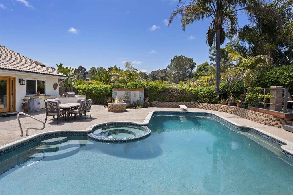Encinitas, CA 92024,1510 Orangeview Dr #1-2