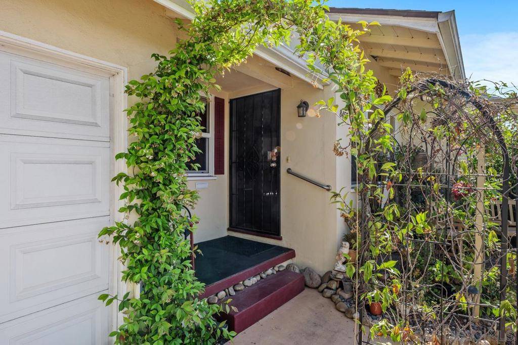 La Mesa, CA 91942,8455 Nentra St