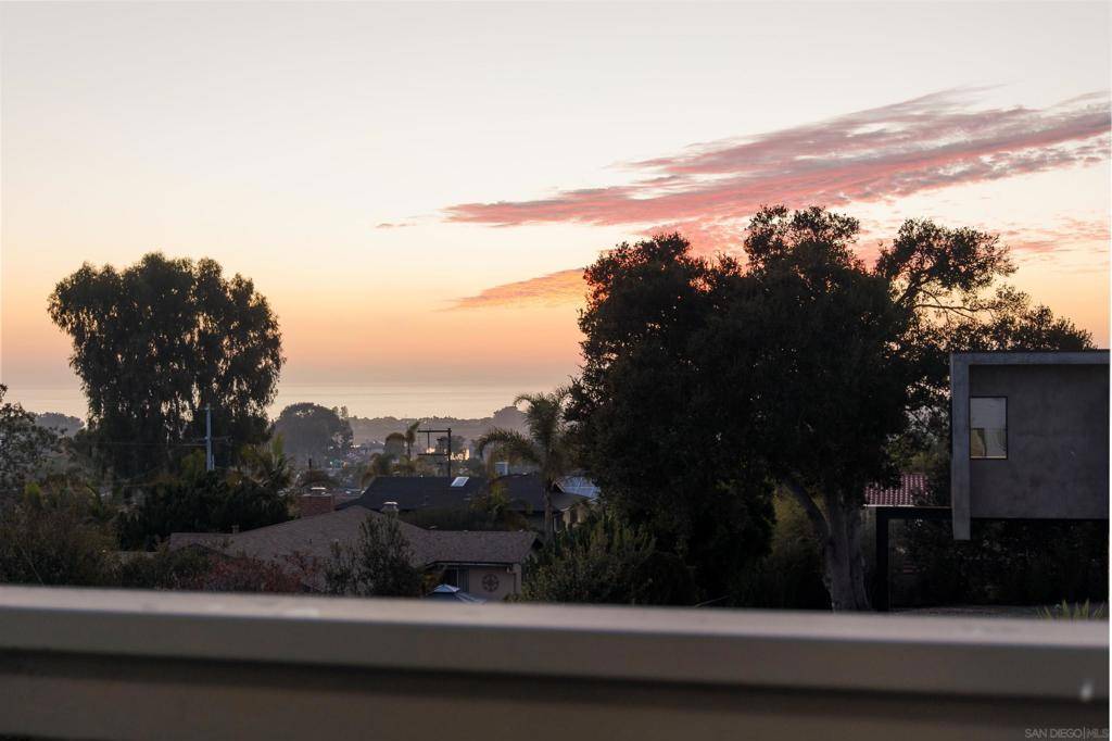 Carlsbad, CA 92008,1448 Forest