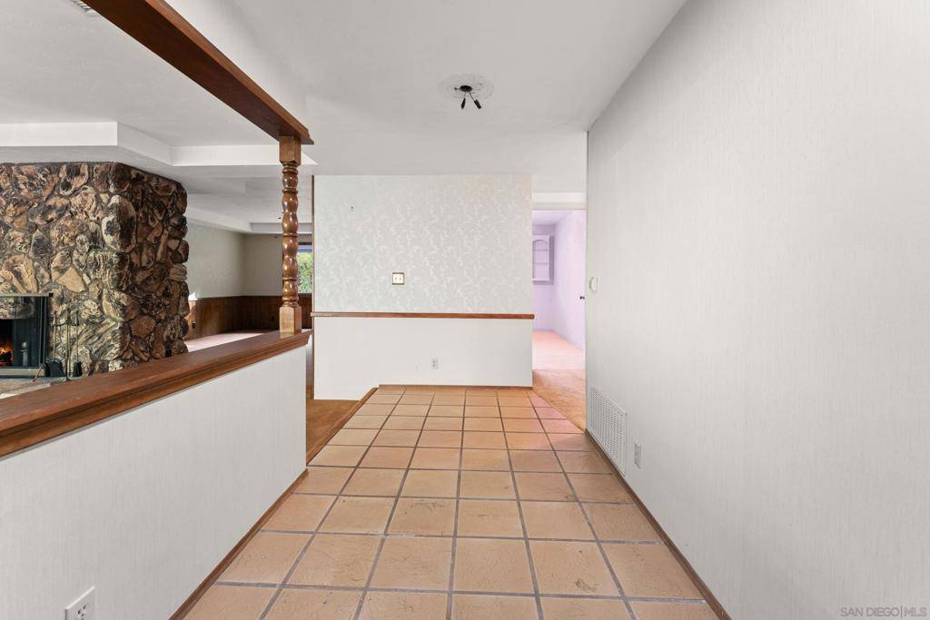 Poway, CA 92064,12830 Avenida La Valencia