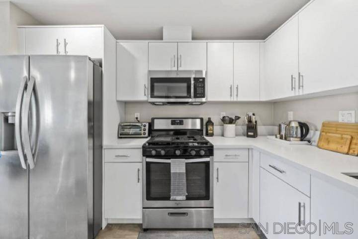 San Diego, CA 92107,3909 Voltaire St #305