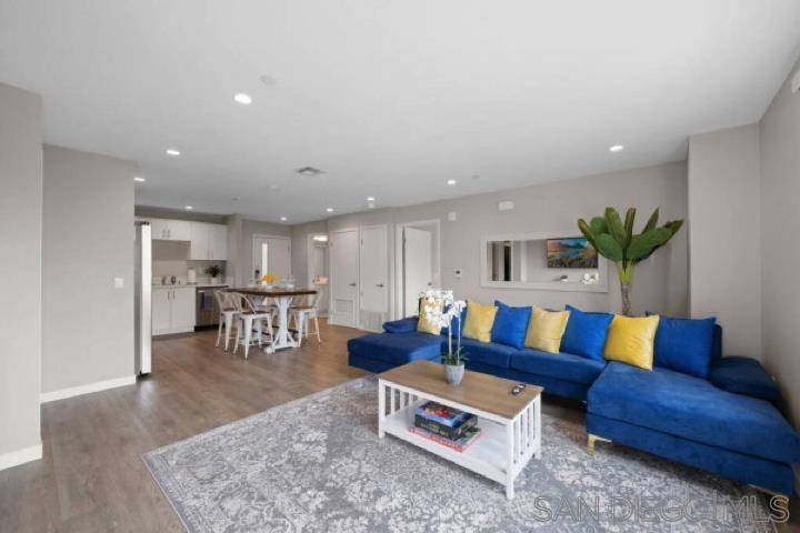 San Diego, CA 92107,3909 Voltaire St #305