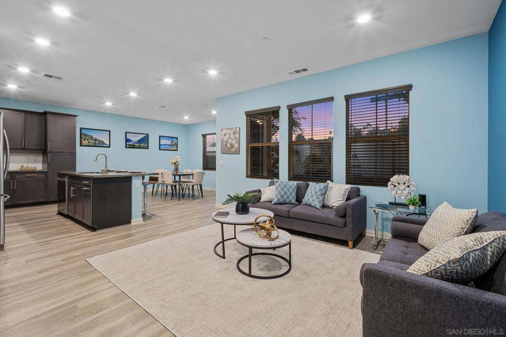 Vista, CA 92083,1384 Mesquite Dr