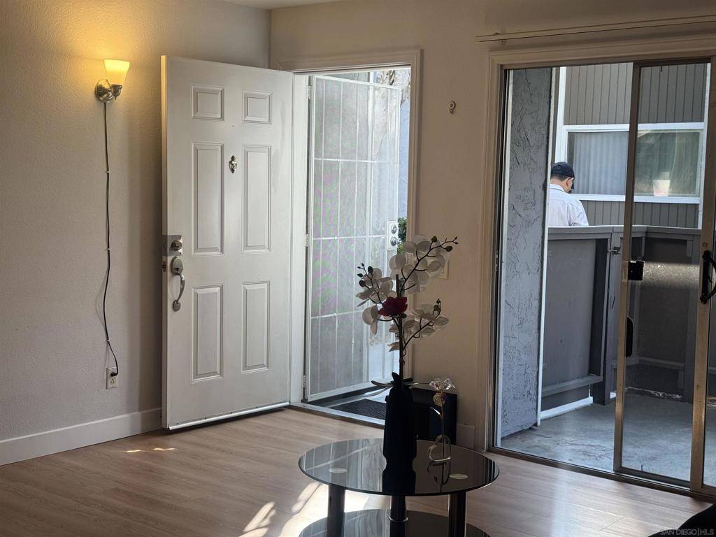 San Diego, CA 92115,6333 College Grove Way #11102