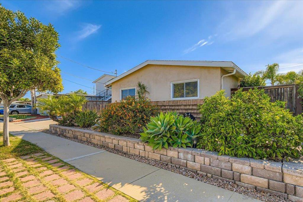 San Diego, CA 92117,4654 Cheshire Street
