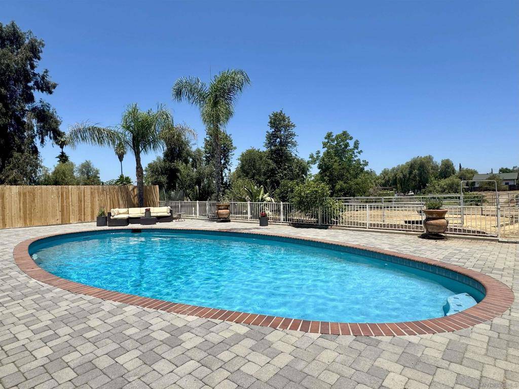 El Cajon, CA 92019,1658 Bartram Way