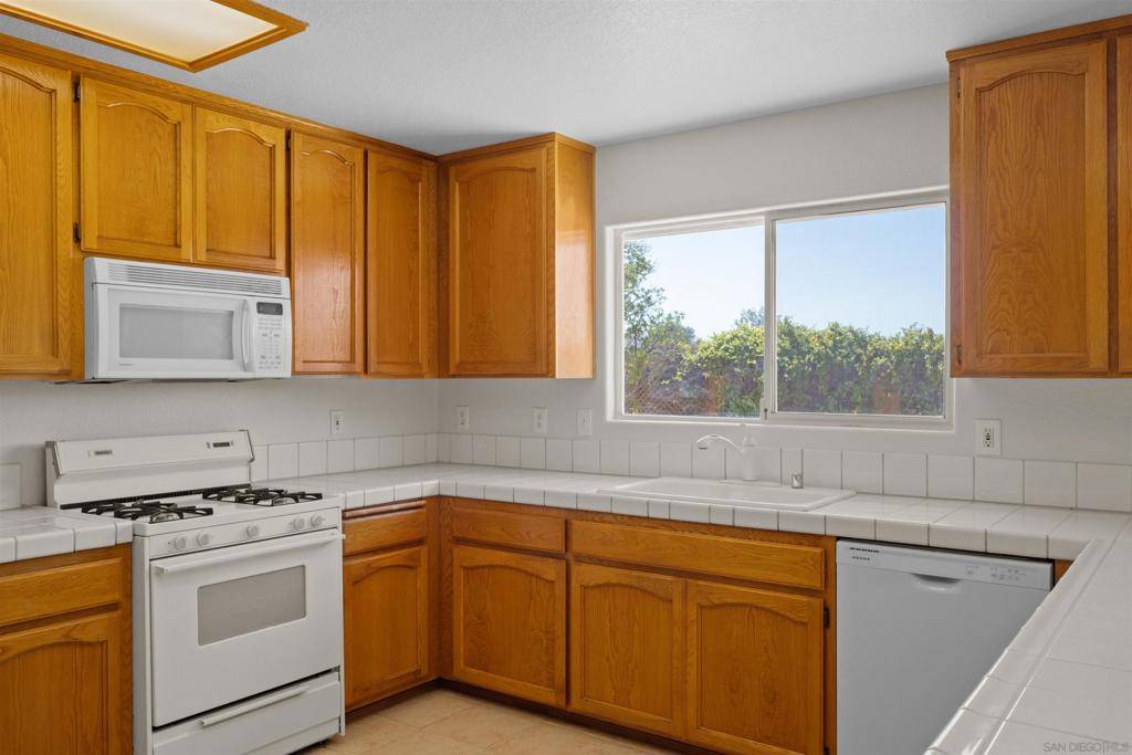 Ramona, CA 92065,1558 Angel Pl