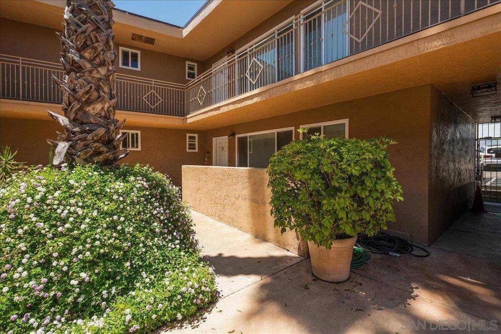 San Diego, CA 92115,5510 Adelaide Ave #3