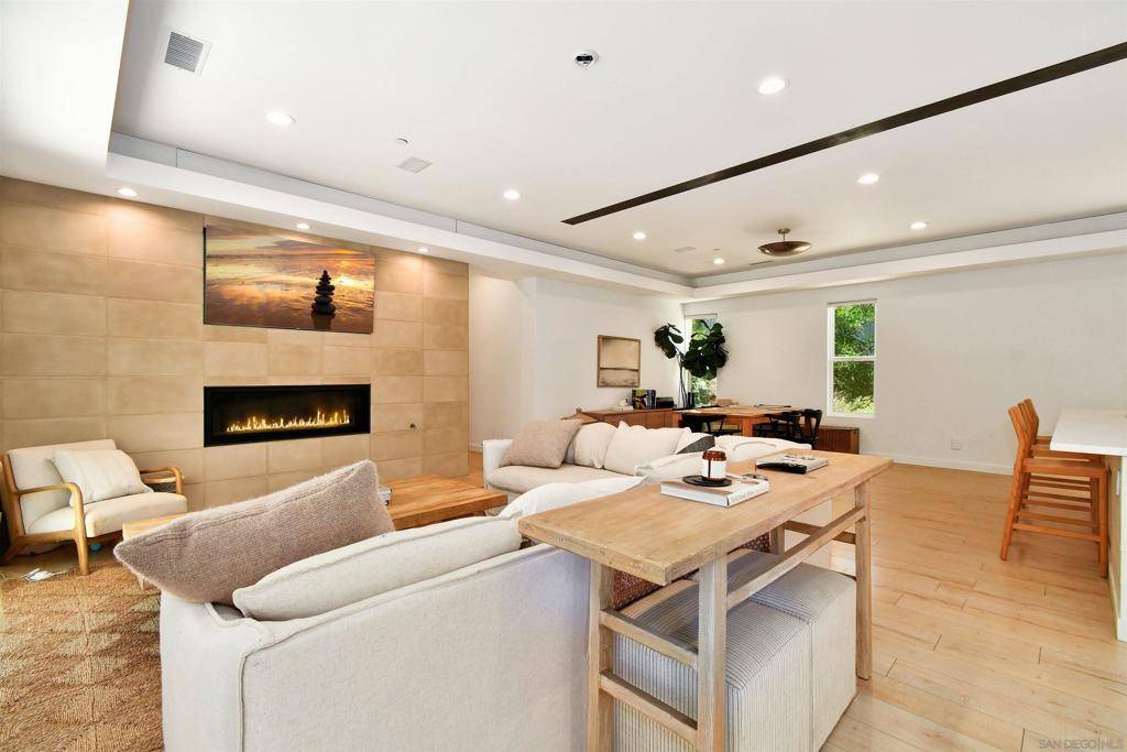 Escondido, CA 92029,20102 Elm Ln