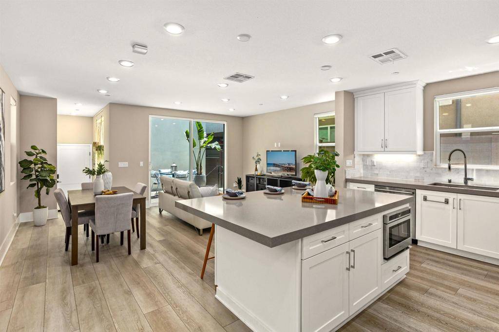 San Diego, CA 92109,3979 Shasta St