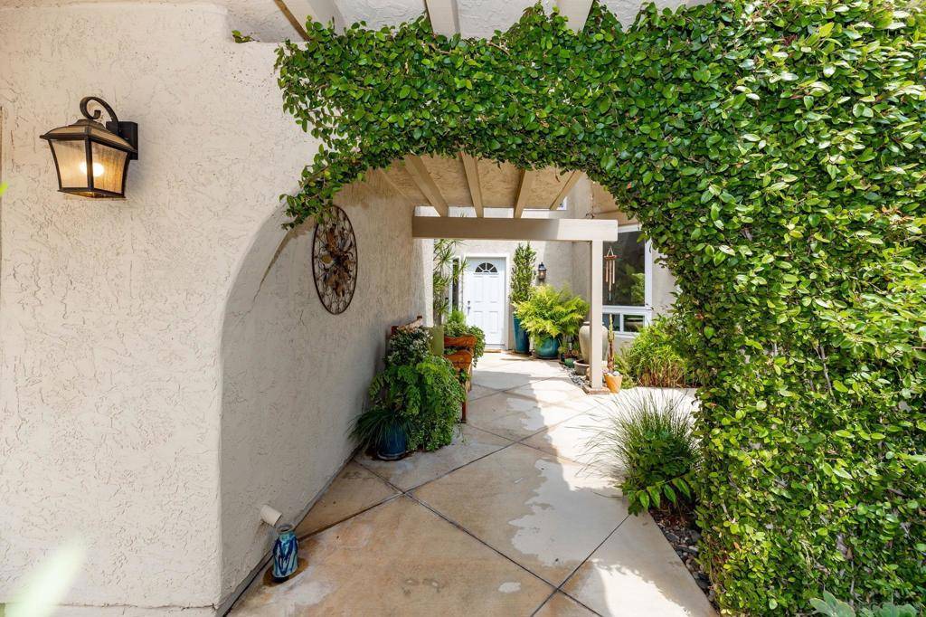 Carlsbad, CA 92008,2708 Grove Ave