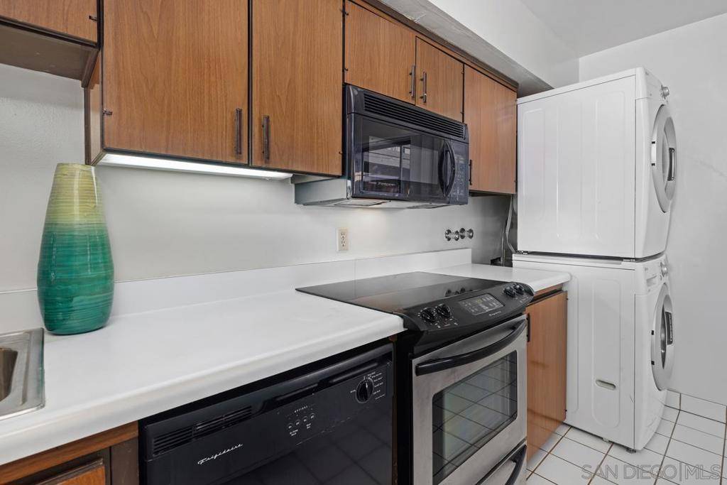 La Jolla, CA 92037,2600 TORRY PINES Rd #B27