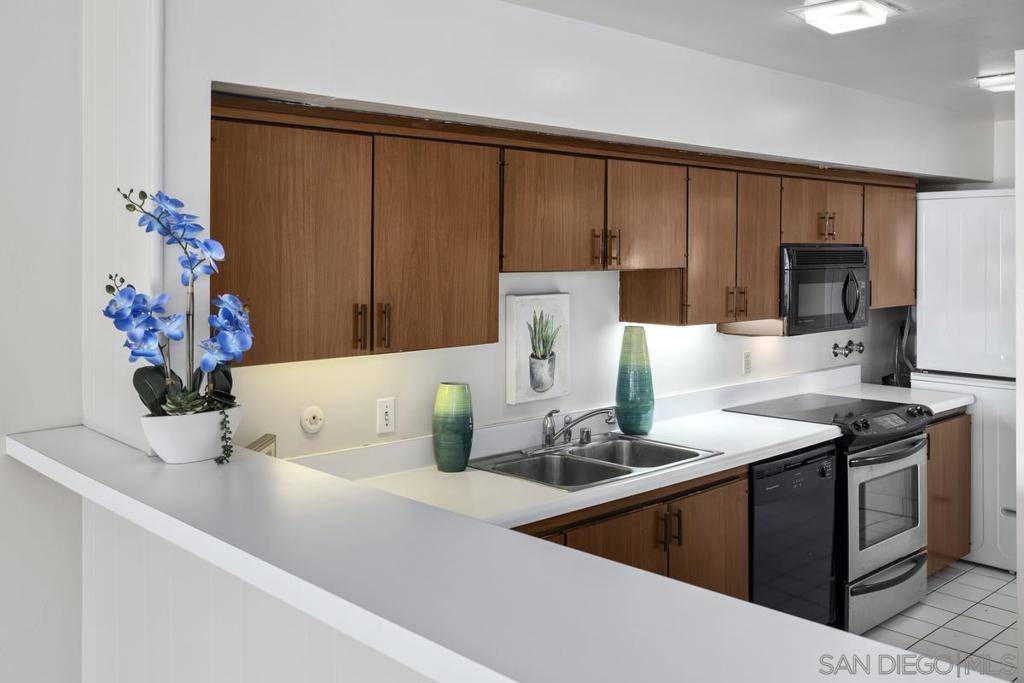 La Jolla, CA 92037,2600 TORRY PINES Rd #B27