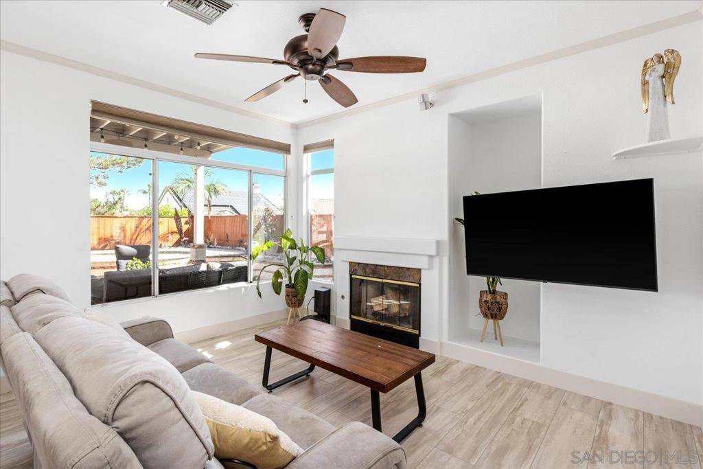 2412 Starlight Gln Escondido, CA 92026