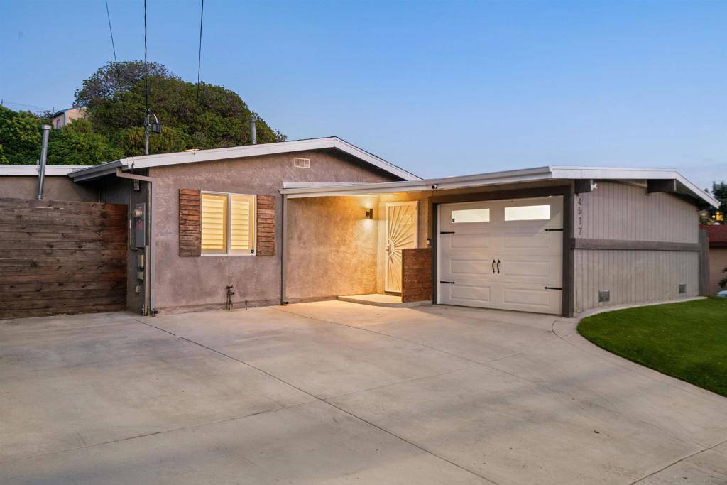 San Diego, CA 92117,4517 Lyric Ln