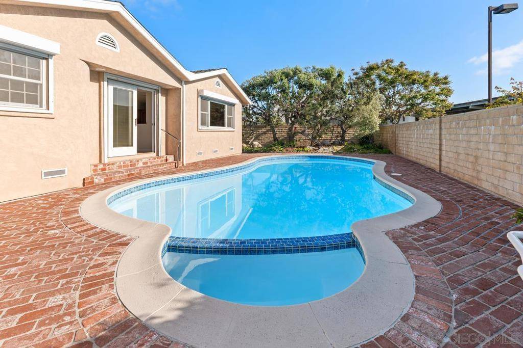 San Diego, CA 92117,4010 Paducah Dr