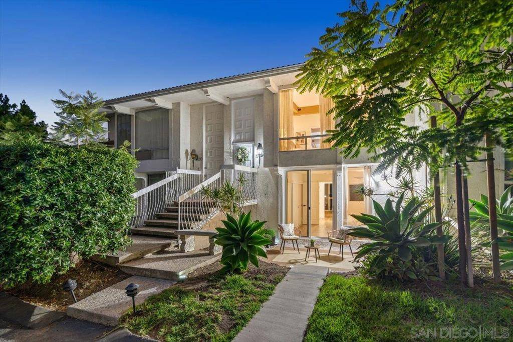 Carlsbad, CA 92009,2335 Caringa Way #19
